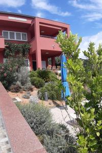 Seaside apartments with a swimming pool Barbat, Rab - 4980 
