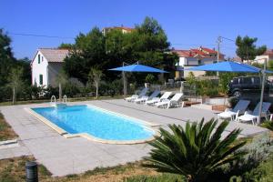 Seaside apartments with a swimming pool Barbat, Rab - 4980