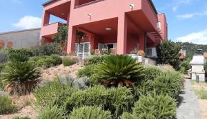 Seaside apartments with a swimming pool Barbat, Rab - 4980 