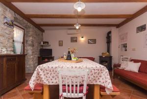 Family friendly house with a parking space Gornji Tucepi - Podpec, Makarska - 6915