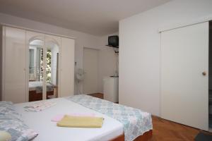 Apartments and rooms by the sea Makarska - 6839