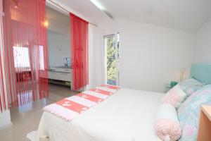 Apartments by the sea Podaca, Makarska - 8536