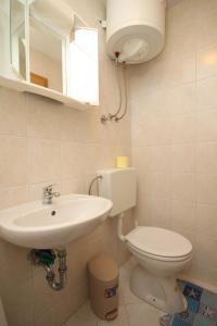 Apartments with a parking space Tucepi, Makarska - 6857