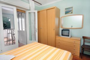 Apartments by the sea Barbat, Rab - 4993
