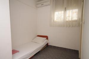 Apartments with parking space Makarska - 6696