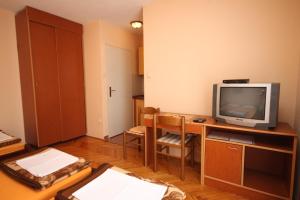 Apartments with a parking space Baska Voda, Makarska - 6912