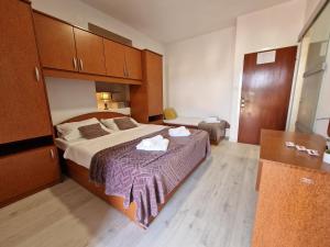 Apartments by the sea Kampor, Rab - 5037