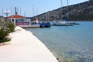 Family friendly house with a swimming pool Vinisce, Trogir - 7510