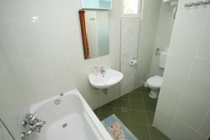 Apartments with a parking space Starigrad, Paklenica - 6563