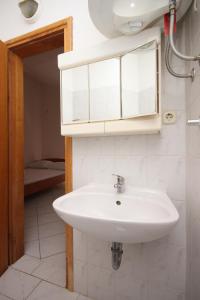 Apartments by the sea Podaca, Makarska - 6745