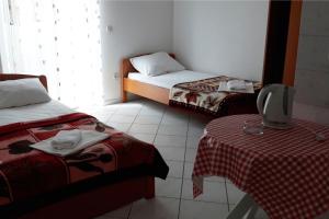 Apartments by the sea Podaca, Makarska - 6745