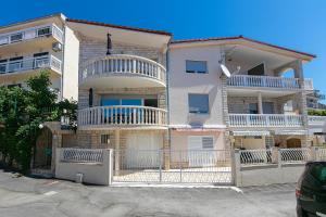 Apartments with WiFi Stanici, Omis - 19941 