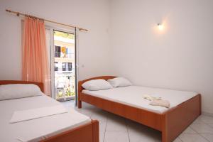 Apartments by the sea Podaca, Makarska - 6745