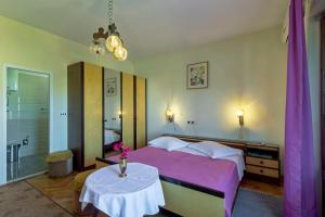 Apartments and rooms with parking space Jelsa - Hvar - 4028