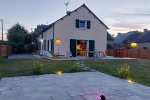 Maisons de vacances Gite 12lits 18 personnes Jacuzzi Piscine Billard Barnum de jeux 2000m2 Parc Broceliande : photos des chambres