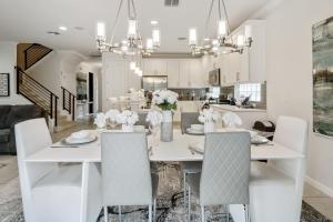 Veranda Palm Villa w Pool Game room near Disney