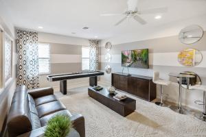 Veranda Palm Villa w Pool Game room near Disney