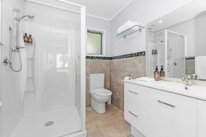 Sea View Cottage - Ruakaka Holiday Cottage
