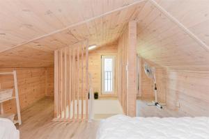 Vila „Prie tvenkinio“