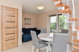 Vila „Prie tvenkinio“