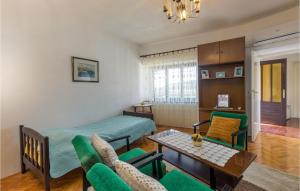 3 Bedroom Beautiful Home In Grizane 