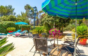 Maisons de vacances Amazing Home In Signes With Wifi, Heated Swimming Pool And Swimming Pool : photos des chambres