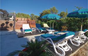 Maisons de vacances Beautiful Home In Signes : photos des chambres