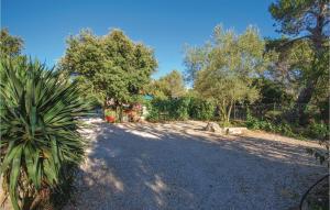 Maisons de vacances Beautiful Home In Signes : photos des chambres