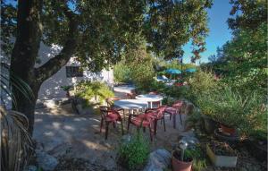 Maisons de vacances Beautiful Home In Signes : photos des chambres