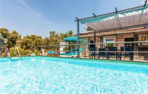 Maisons de vacances Amazing Home In Signes With Wifi, Heated Swimming Pool And Swimming Pool : photos des chambres