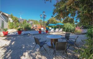 Maisons de vacances Amazing Home In Signes With Wifi, Heated Swimming Pool And Swimming Pool : photos des chambres