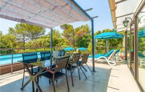 Maisons de vacances Amazing Home In Signes With Wifi, Heated Swimming Pool And Swimming Pool : photos des chambres