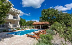 Beautiful Apartment In Pinezici With Wifi