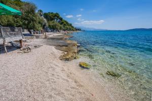 Apartments with a parking space Kastel Stari, Kastela - 17745