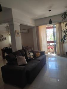 Em Ondina, atravessou praia! Subiu escada piscina!