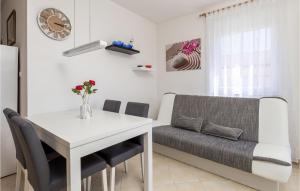 Beautiful Apartment In Povljana