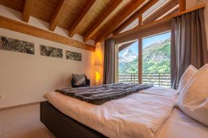 Zenith A Apartment by HomeFlow