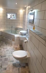 Saechsische-Schweiz-Ferienhaus-Wohnung-1-mit-Elbblick-Sauna-und-Kamin