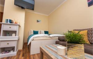 1 Bedroom Nice Apartment In Podstrana