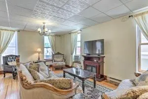 Custer Apt in Heart of Town Shop, Dine, Hike - Кастер