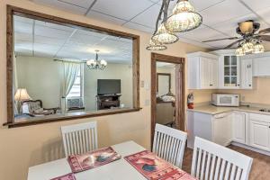 Custer Apt in Heart of Town Shop, Dine, Hike