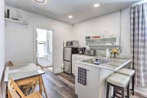 Walk to Dining, Breweries and Shops! Dtwn Custer Apt