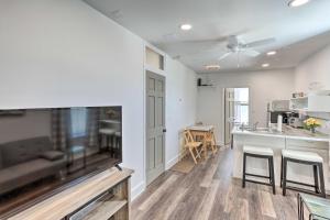 Walk to Dining, Breweries and Shops! Dtwn Custer Apt
