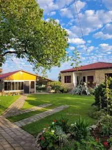 VILLA TAMARISI - P'eret'a