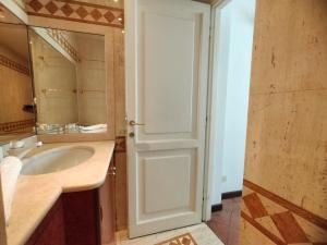 Sunny Trevi Home with terrace