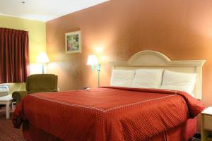 King Room - Smoking  room in Americas Best Value Inn and Suites Houston FM 1960