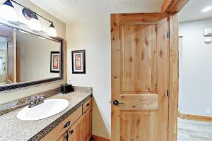 3 Bedroom Condo In West Keystone Near Lakeside Village