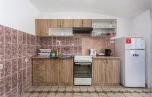 2 Bedroom Awesome Apartment In Krk 