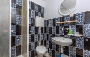 2 Bedroom Awesome Apartment In Krk