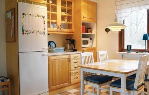 2 Bedroom Lovely Home In Läckeby